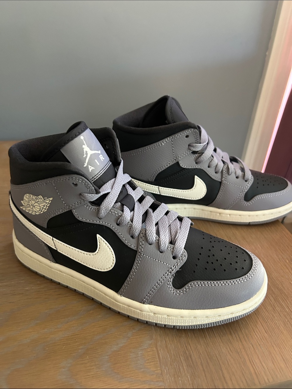 Nike Air Jordan 1 Mid Cement Grey